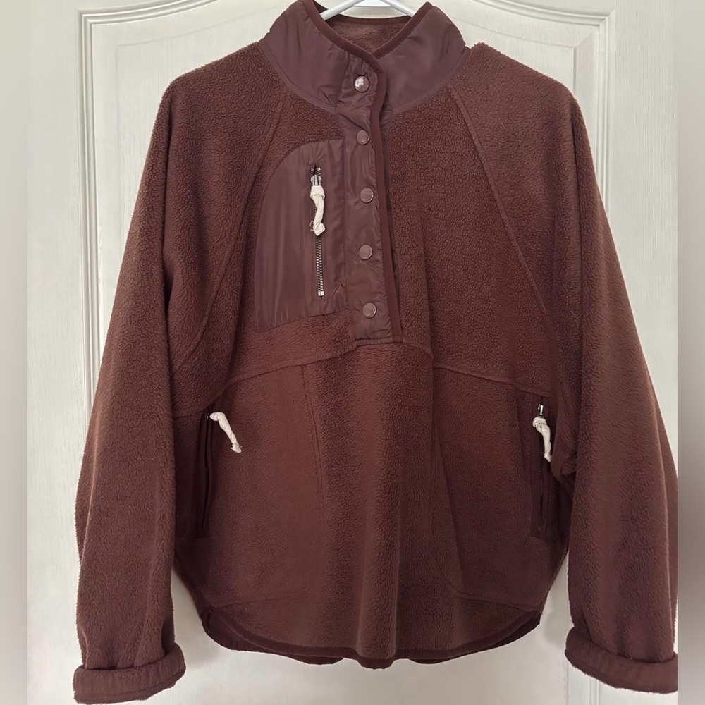 Like new condition Thread & Supply Fleece sweater